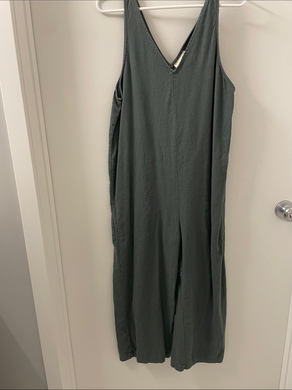 Universal Thread Olive Green Sleeveless Cropped Jumpsuit